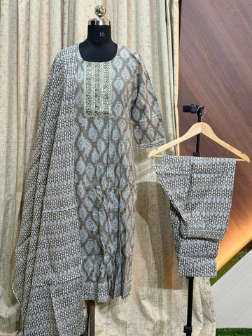 D1426 - Anarkali with Pant and Dupatta