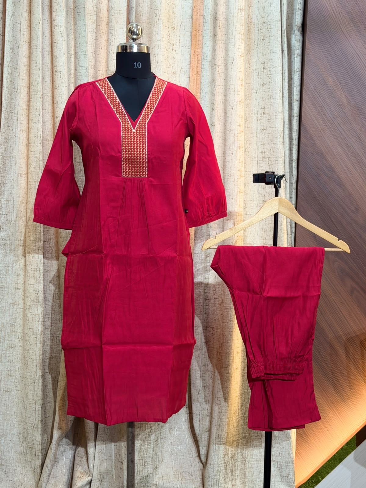 D1484  Co-Ords Roman silk (Red)