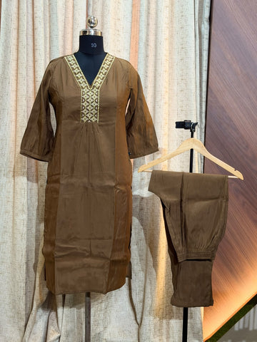 D1481  Co-Ords Roman silk (brown)