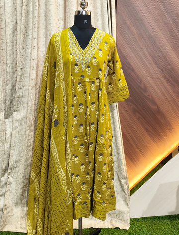 5335-  Anarkali kurtis with duppatta