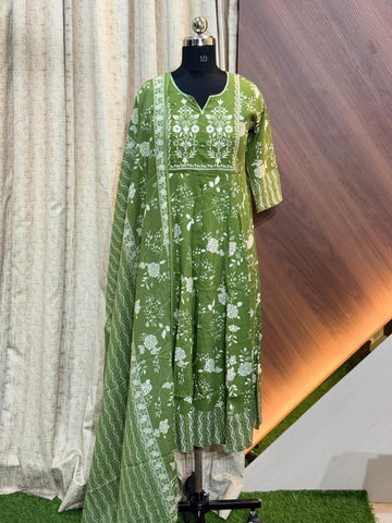 8569 -  Anarkali kurtis with duppatta  green