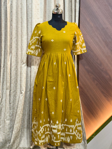 B196  - Fit & Flared Frock