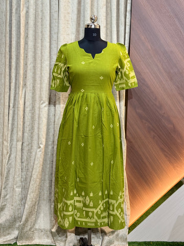 B190  - Fit & Flared Frock