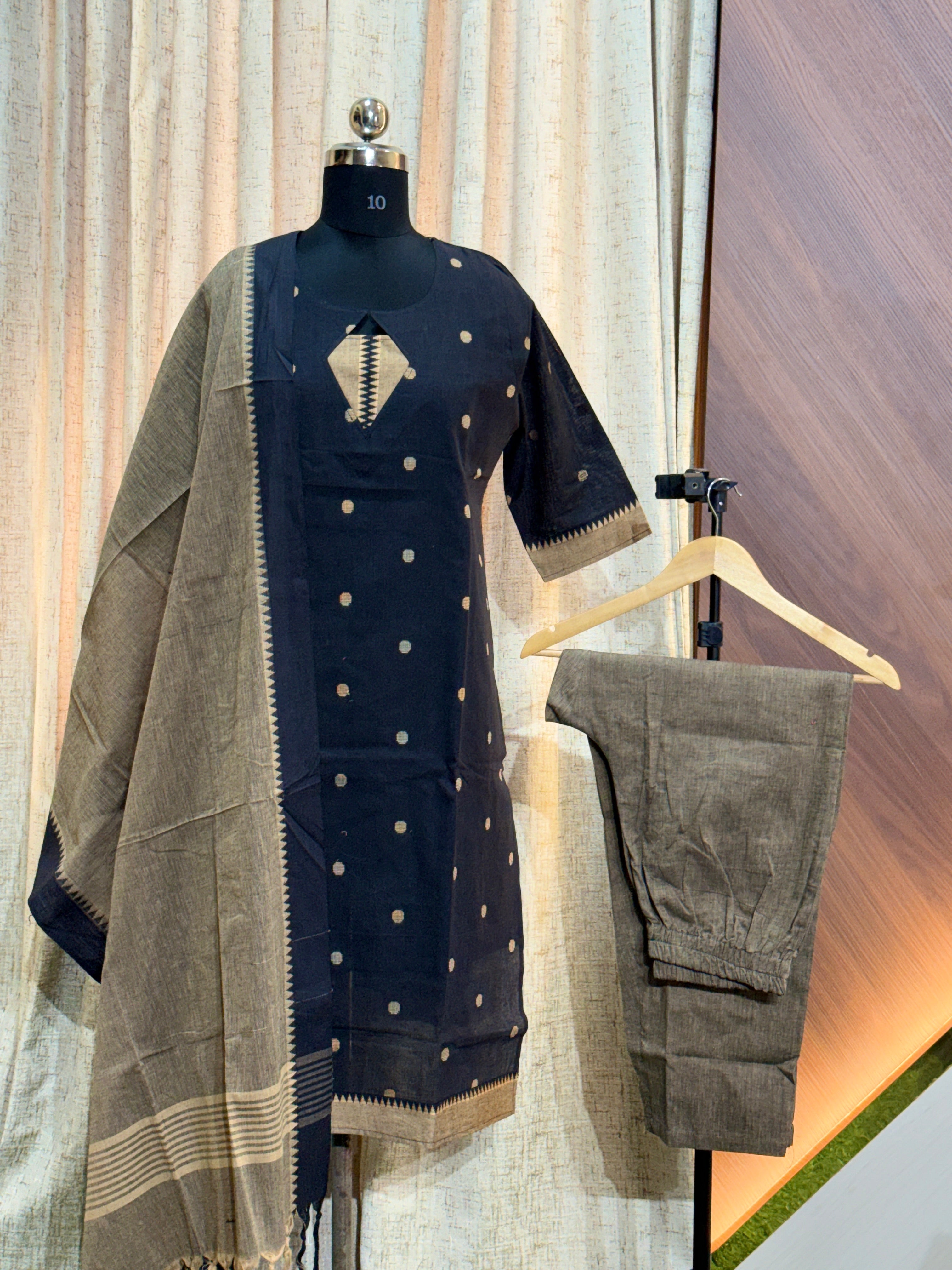 B282  - Kurti with pant and Duppatta ( Mangalagiri )