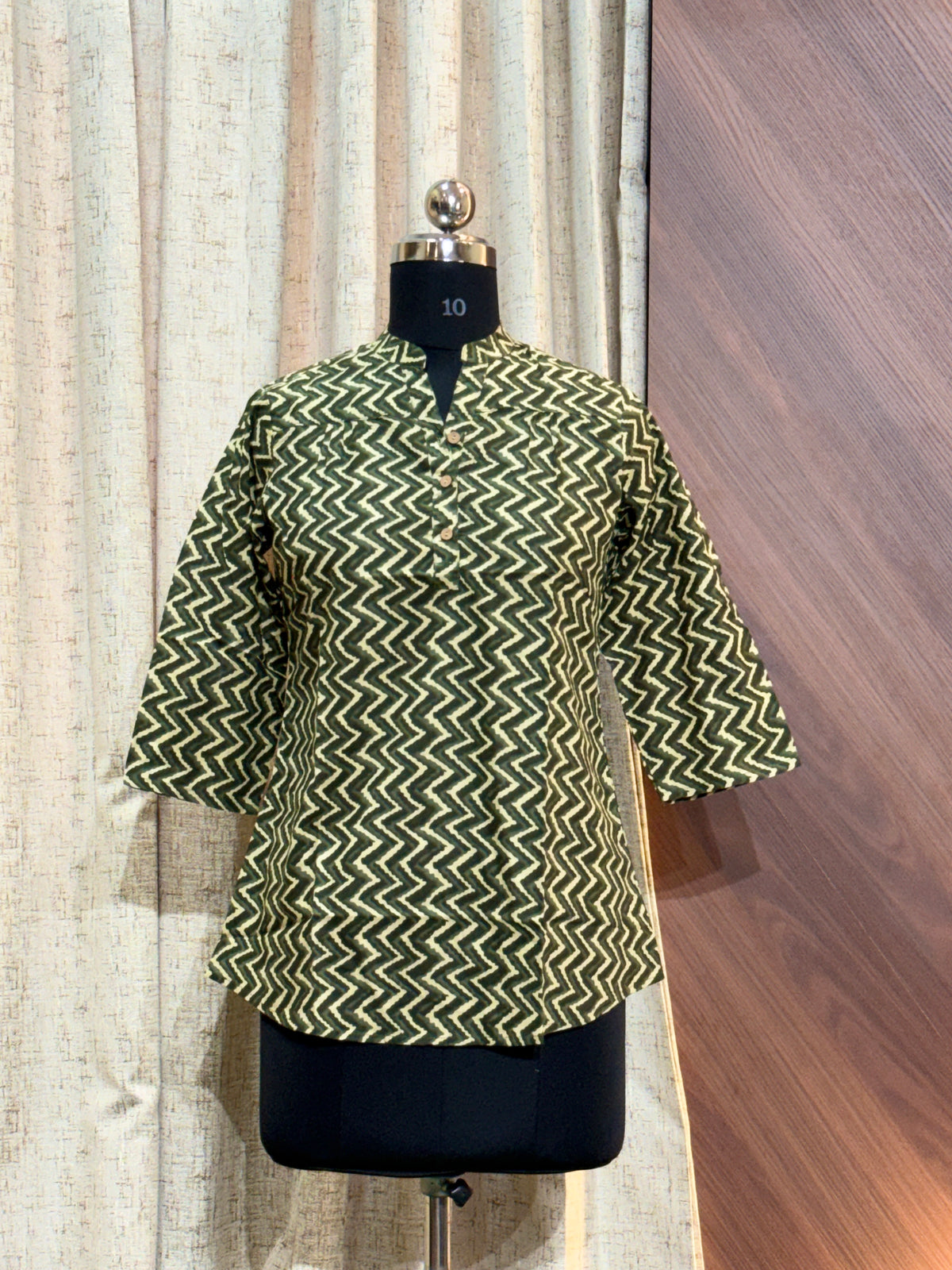 B325  - Short Kurtis