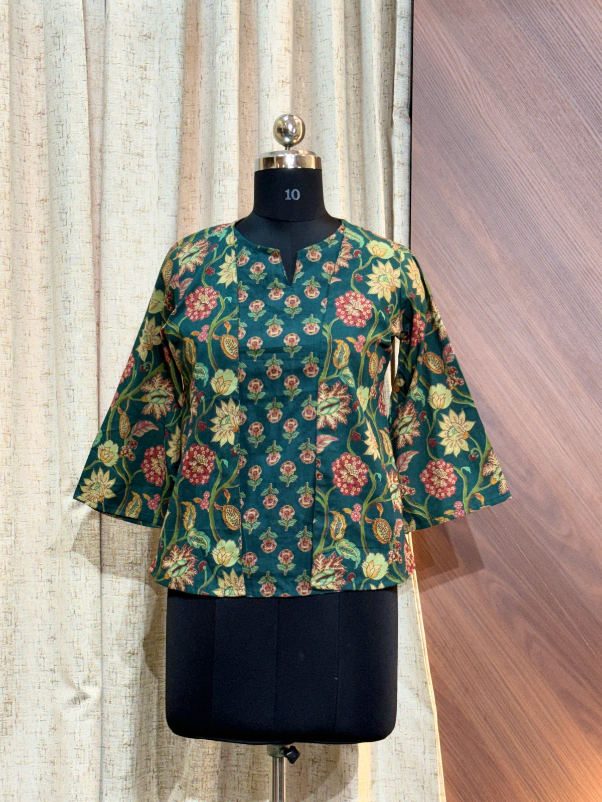 B327  - Short Kurtis