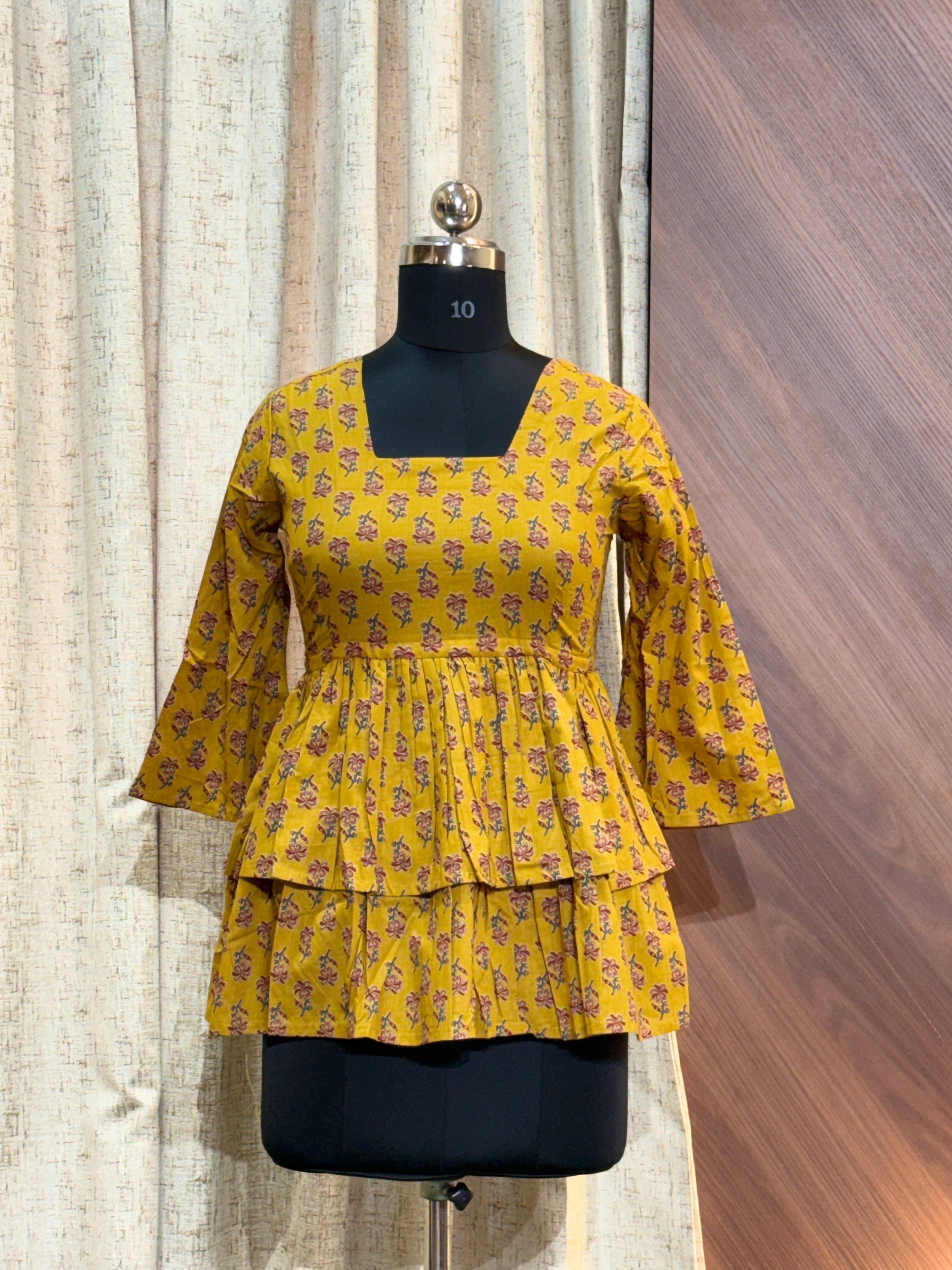 B322  - Short Kurtis