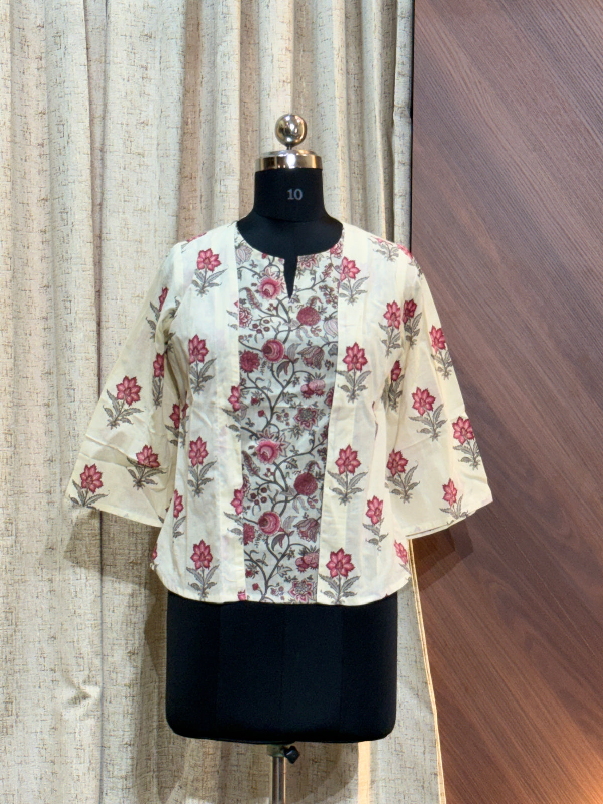 B319  - Short Kurtis