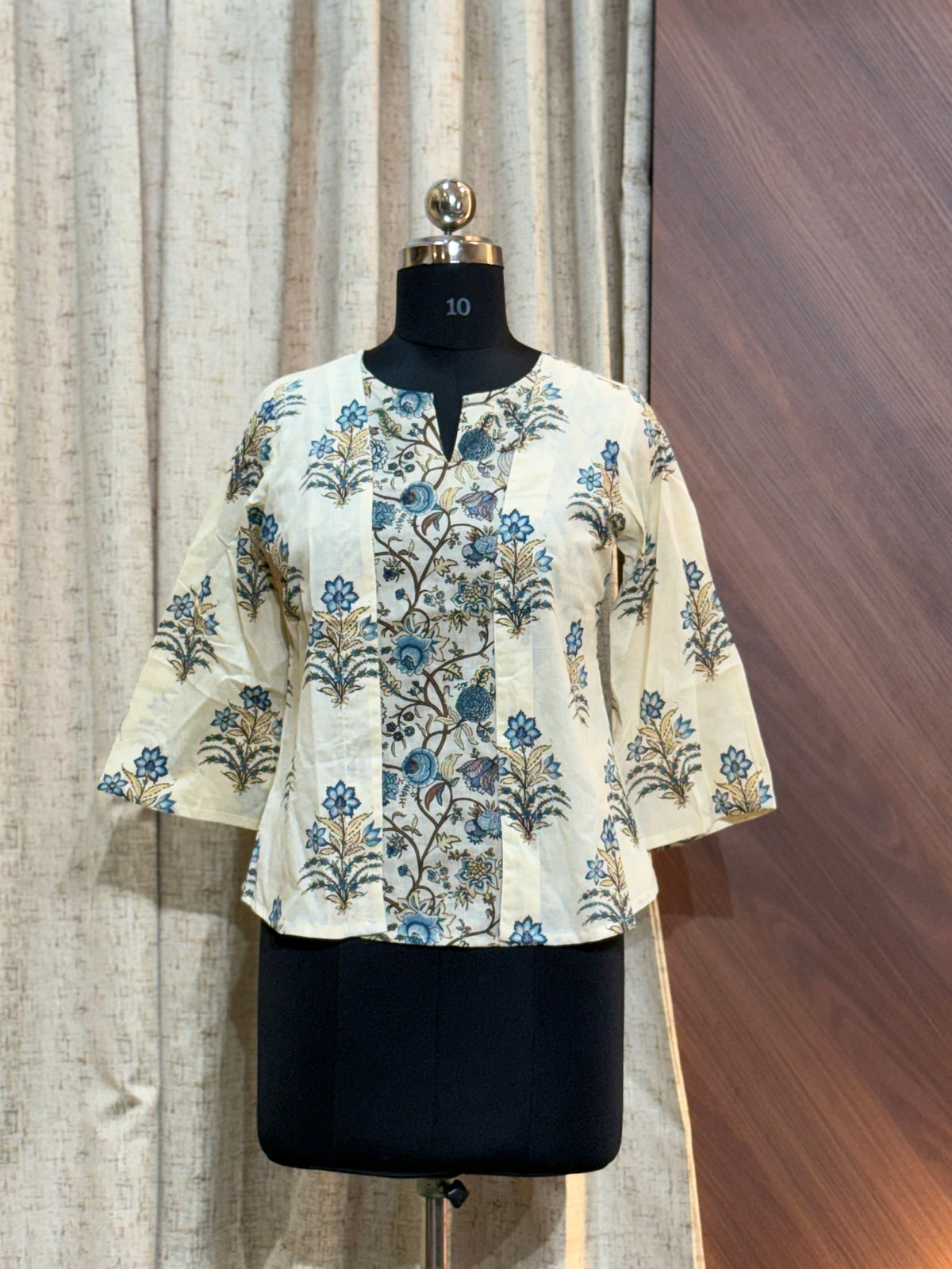 B320  - Short Kurtis