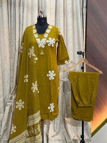 A329 - Kurti with Pant and Dupatta