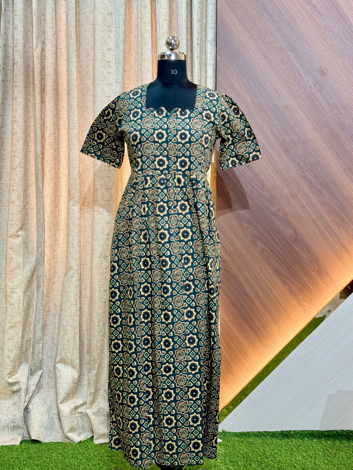 B591 - Frock Style Nighty Feeding with Center Zip