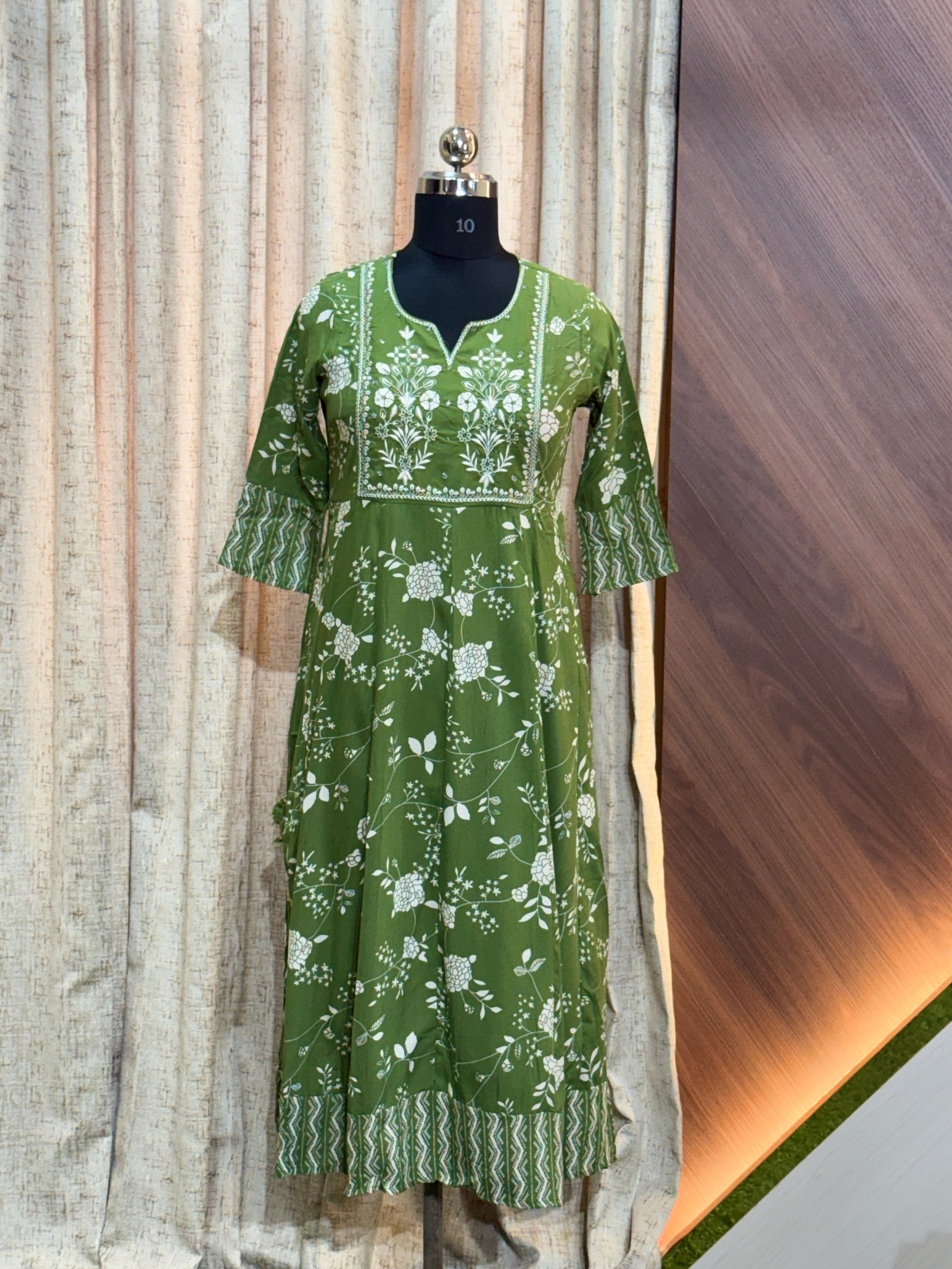 8862 -  Anarkali Kurtis