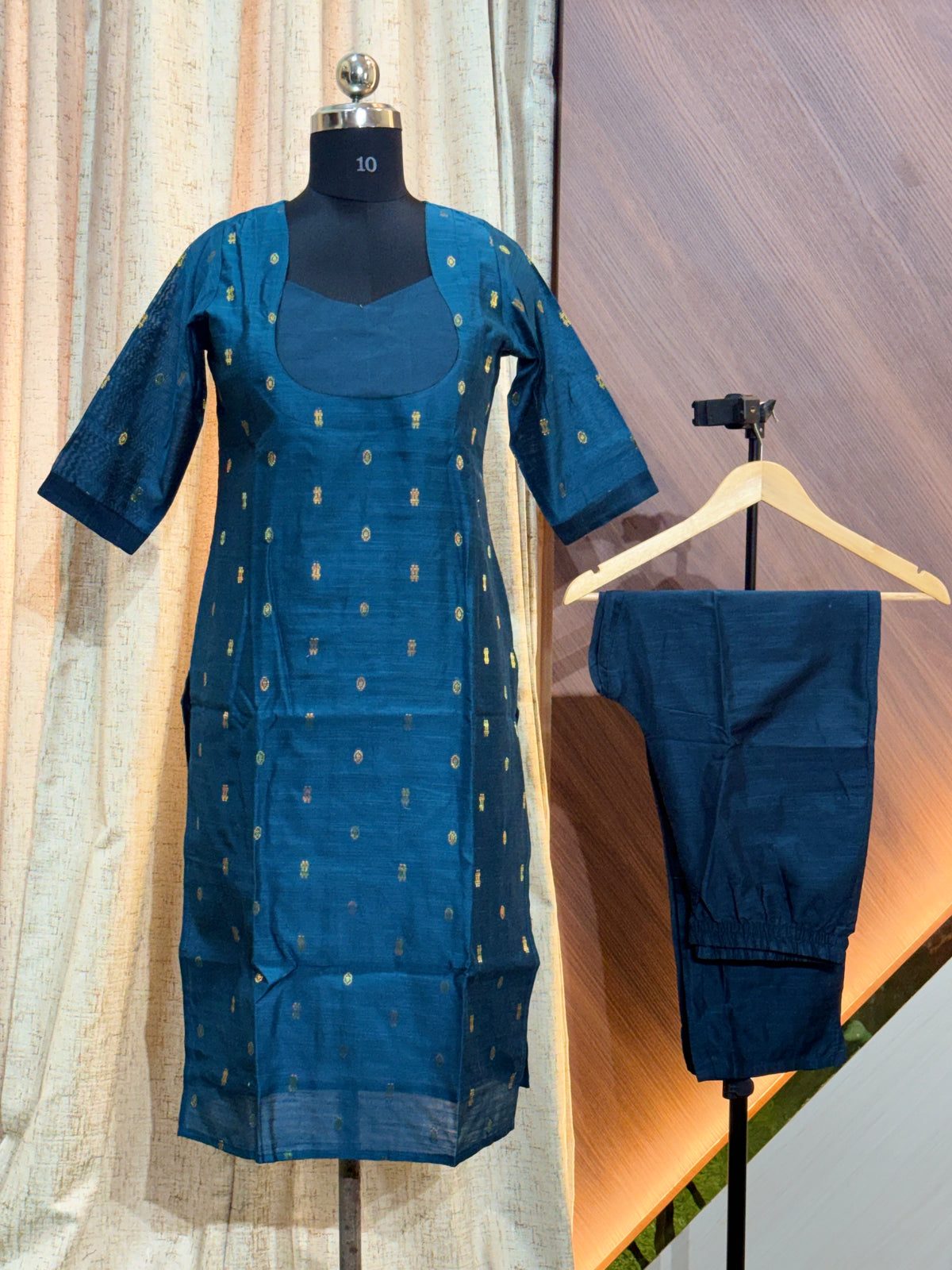 B923  - Raw silk Co-Ords Sets  (For a wider hipline, buy one size larger)