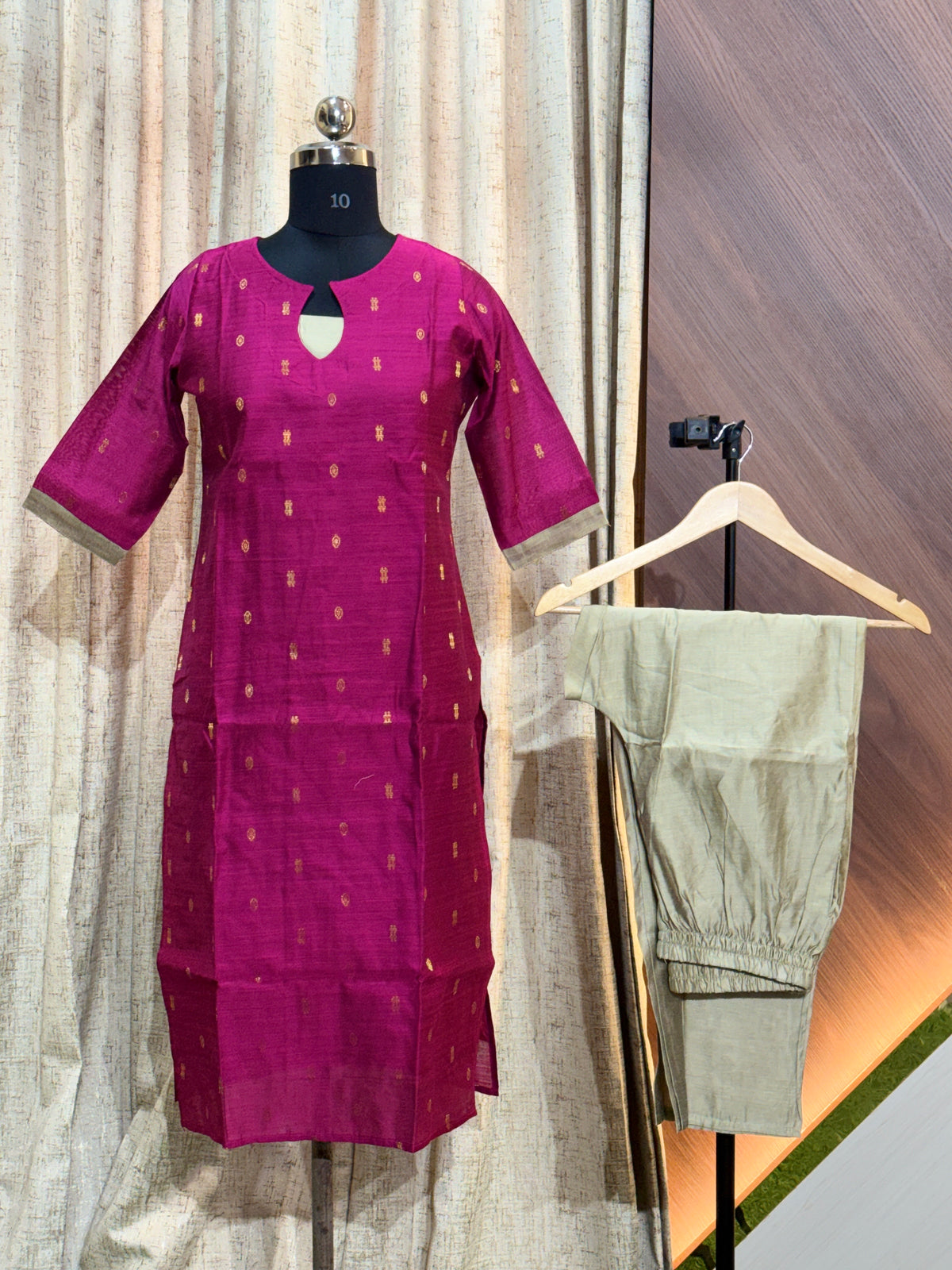 B925  - Raw silk Co-Ords Sets  (For a wider hipline, buy one size larger)
