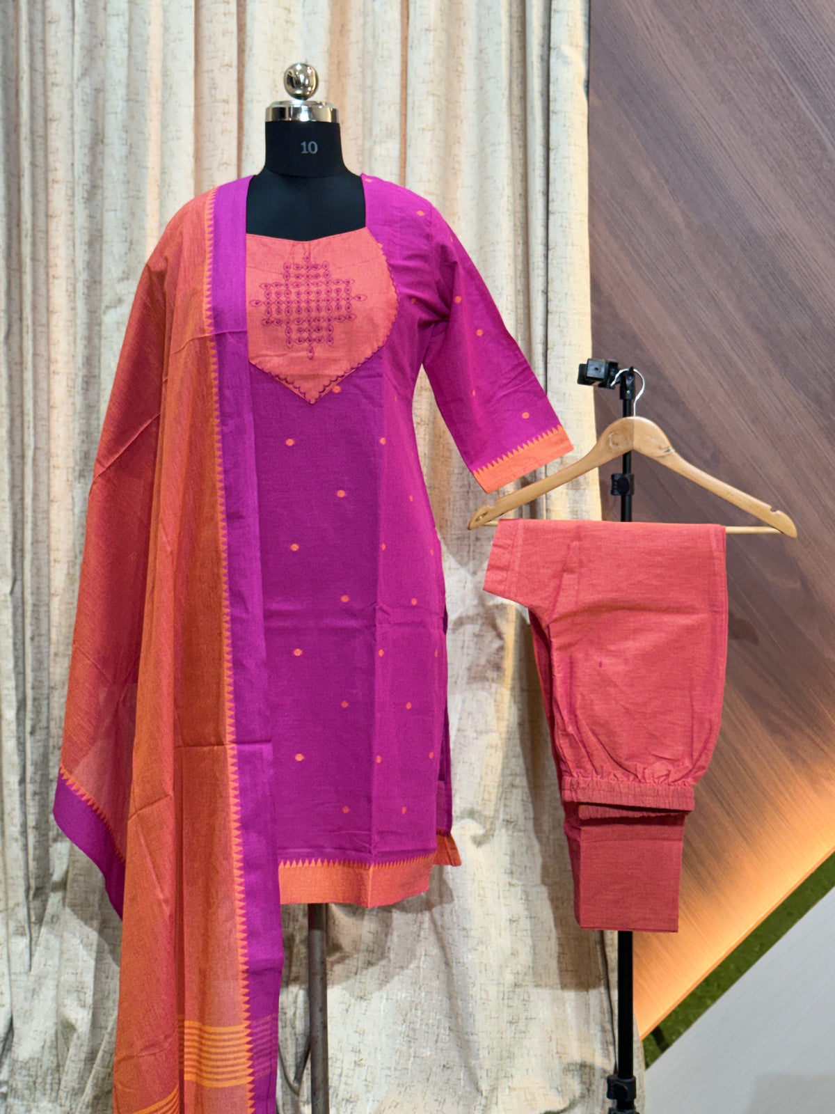 9190 - Kurti with pant and Duppatta ( Mangalagiri )