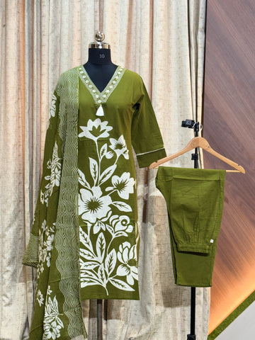 9252 - Straight cut Kurti with Pant and Duppatta