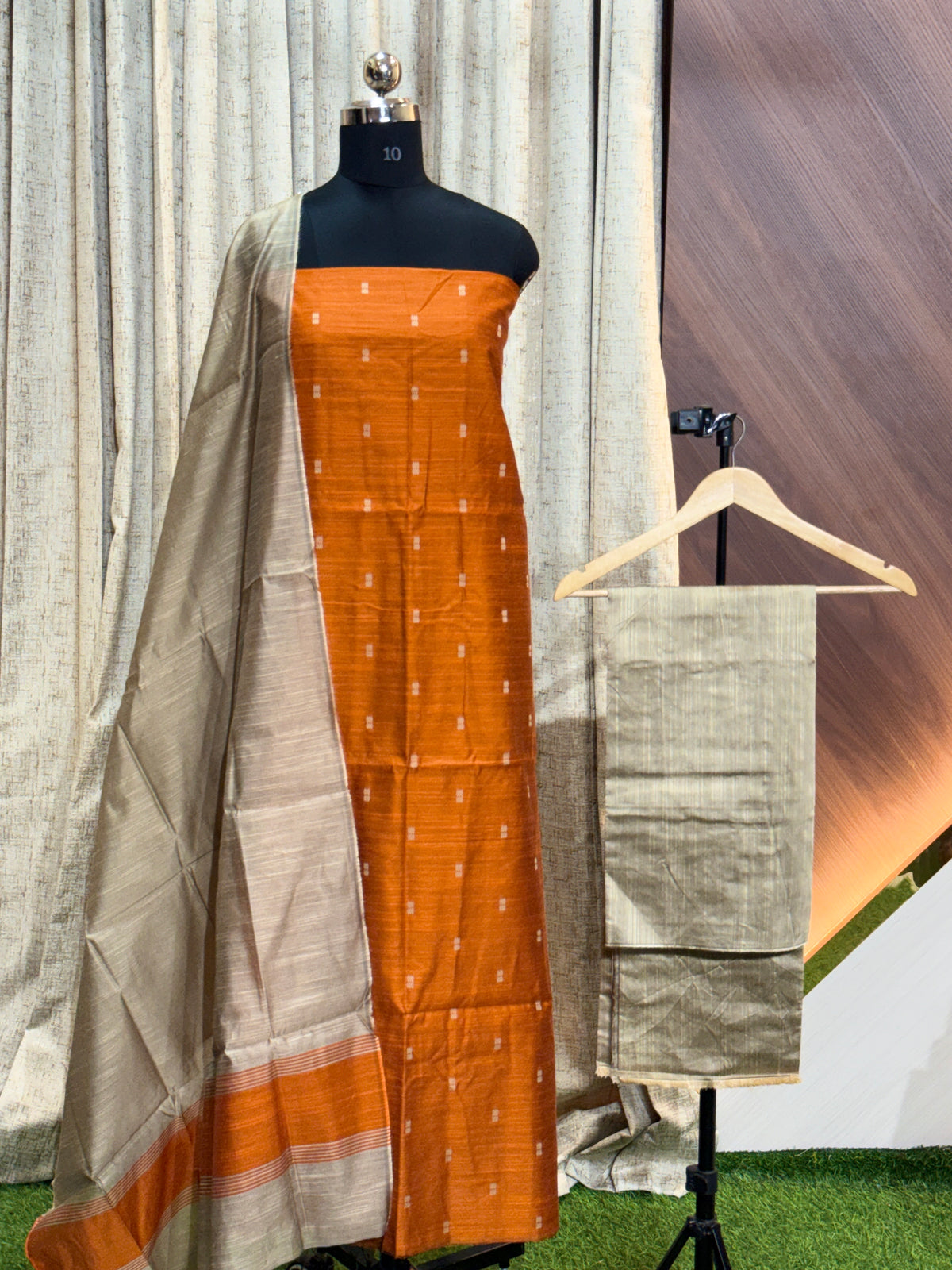 S196 - Petal (Light orange)