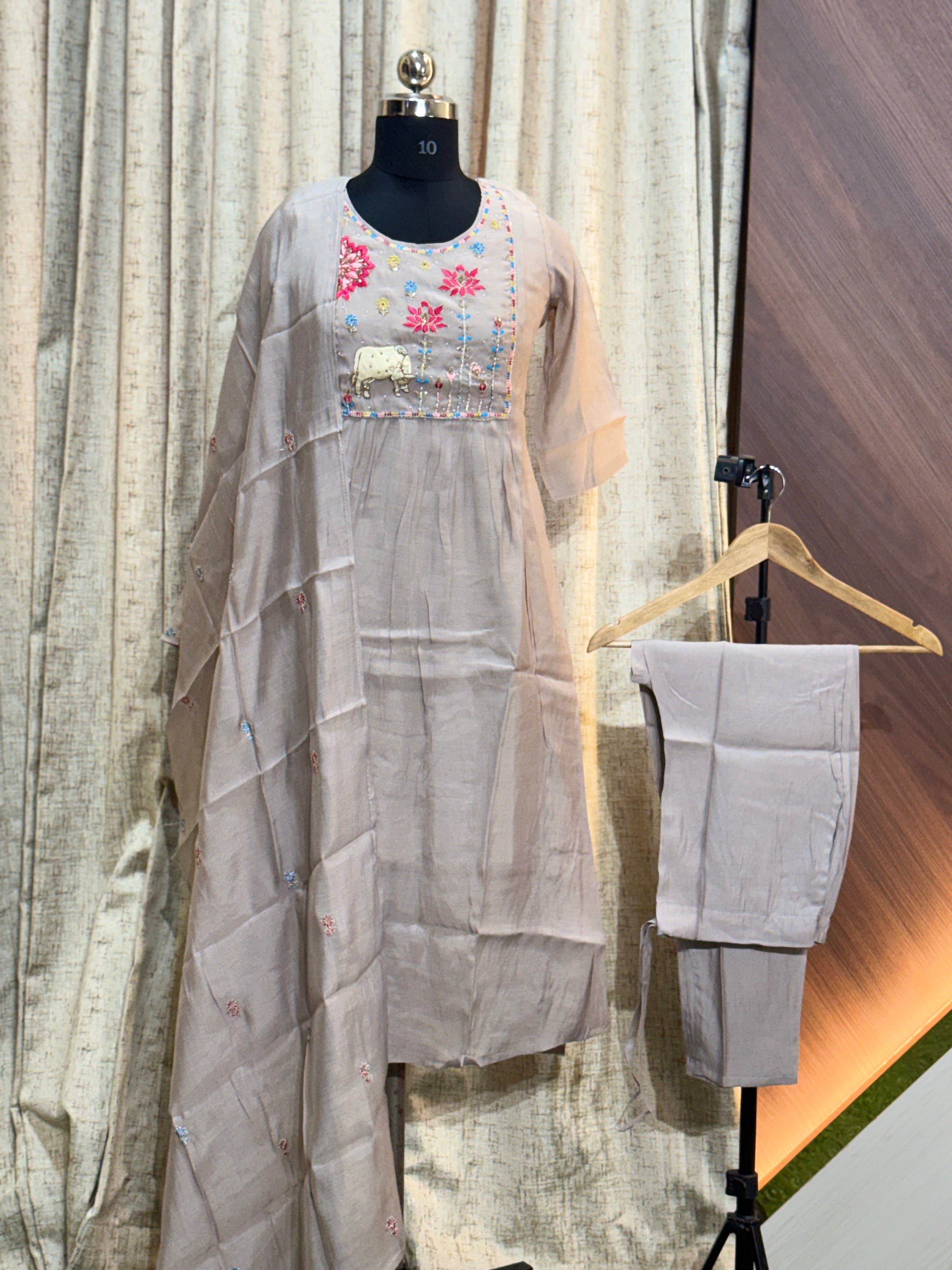 9981  - Kurti with Pant and Dupatta