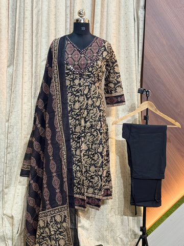 9978  - Kurti with Pant and Dupatta