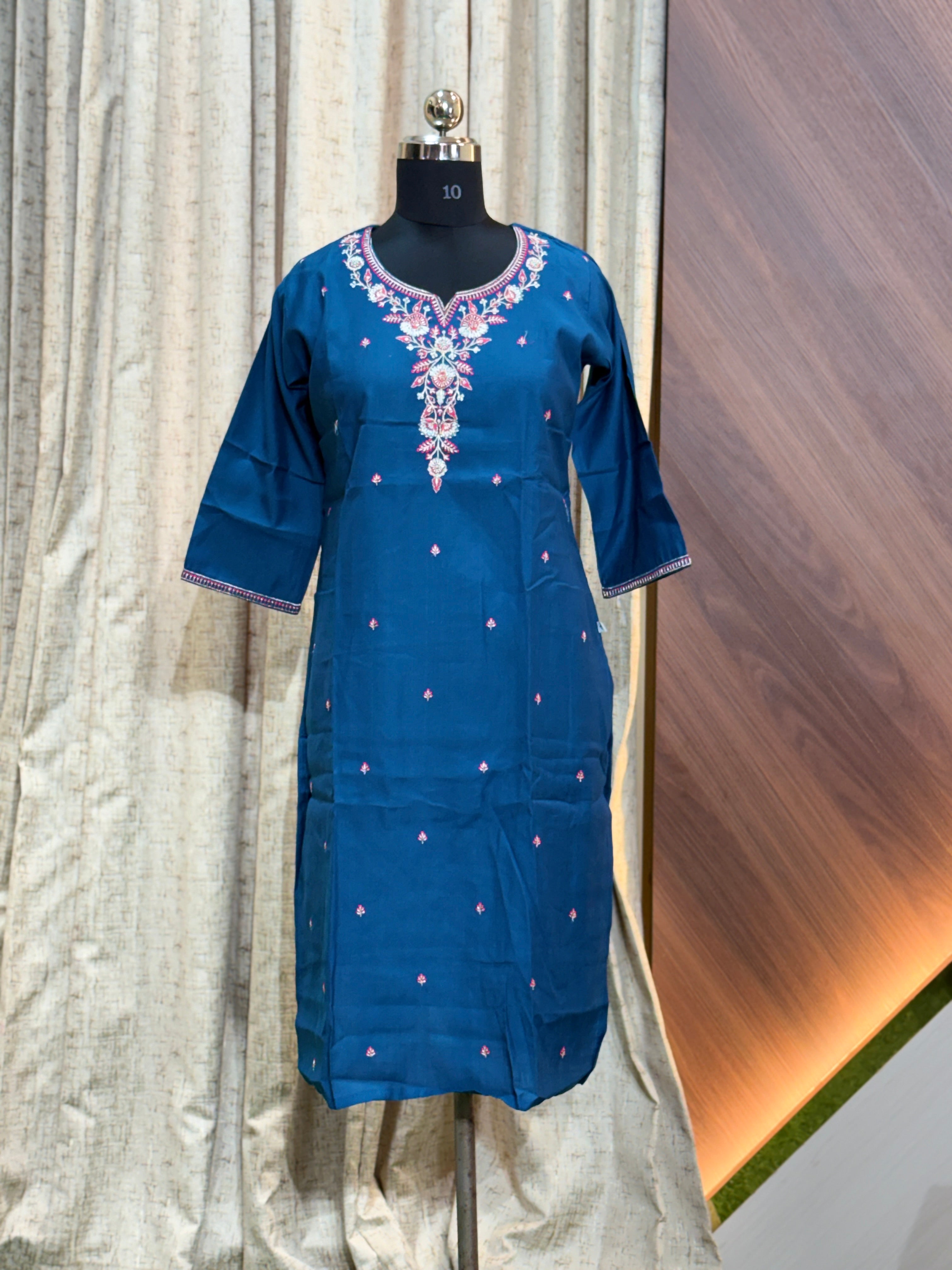 A585 - SILK KURTIS