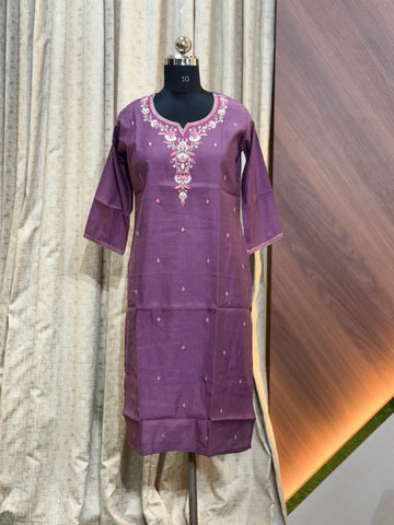 A587 - SILK KURTIS