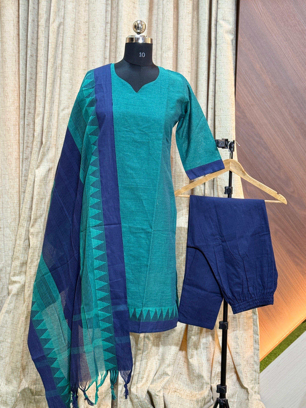 A653  -Kurti with pant and Duppatta ( Mangalagiri )