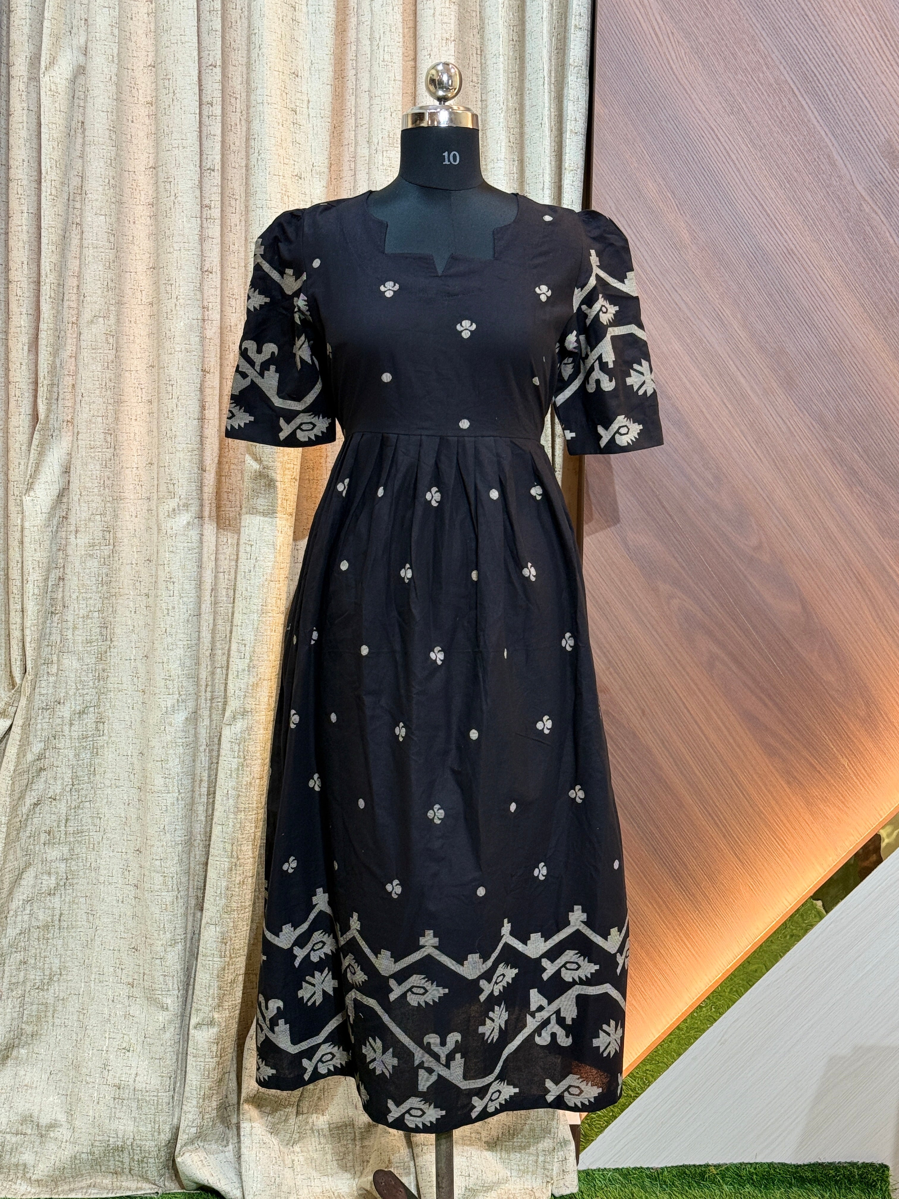 A1096 - Fit & Flared Frock