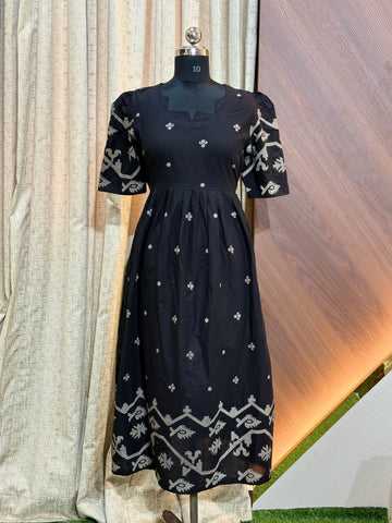 A1096 - Fit & Flared Frock
