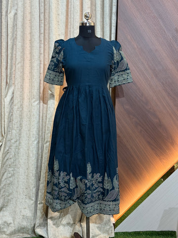 A1093 - Fit & Flared Frock