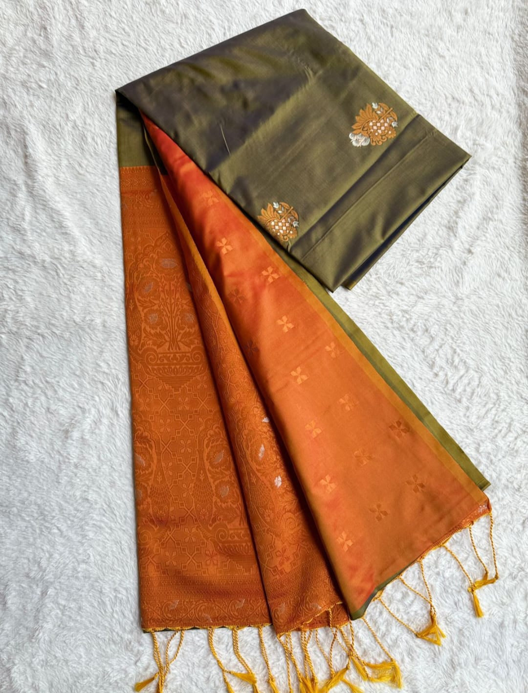 8879  -  Soft Silk Saree