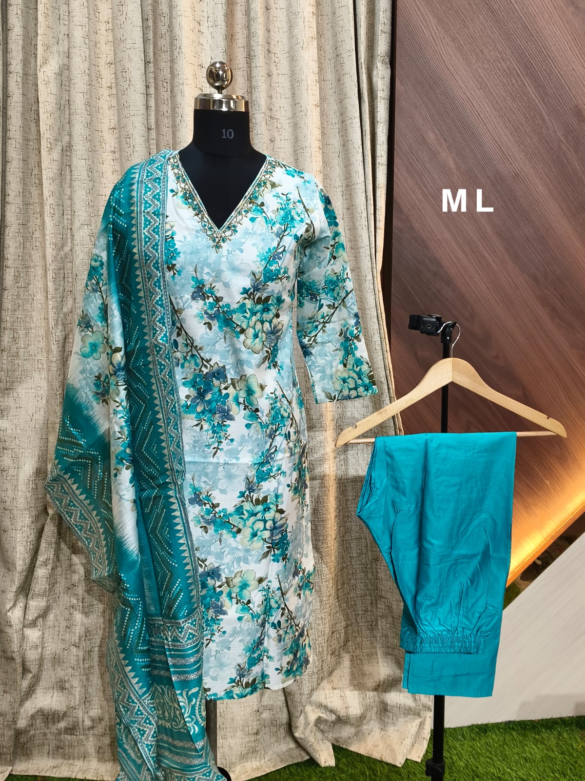 9476 - Kurti with Pant and Dupatta 3PC