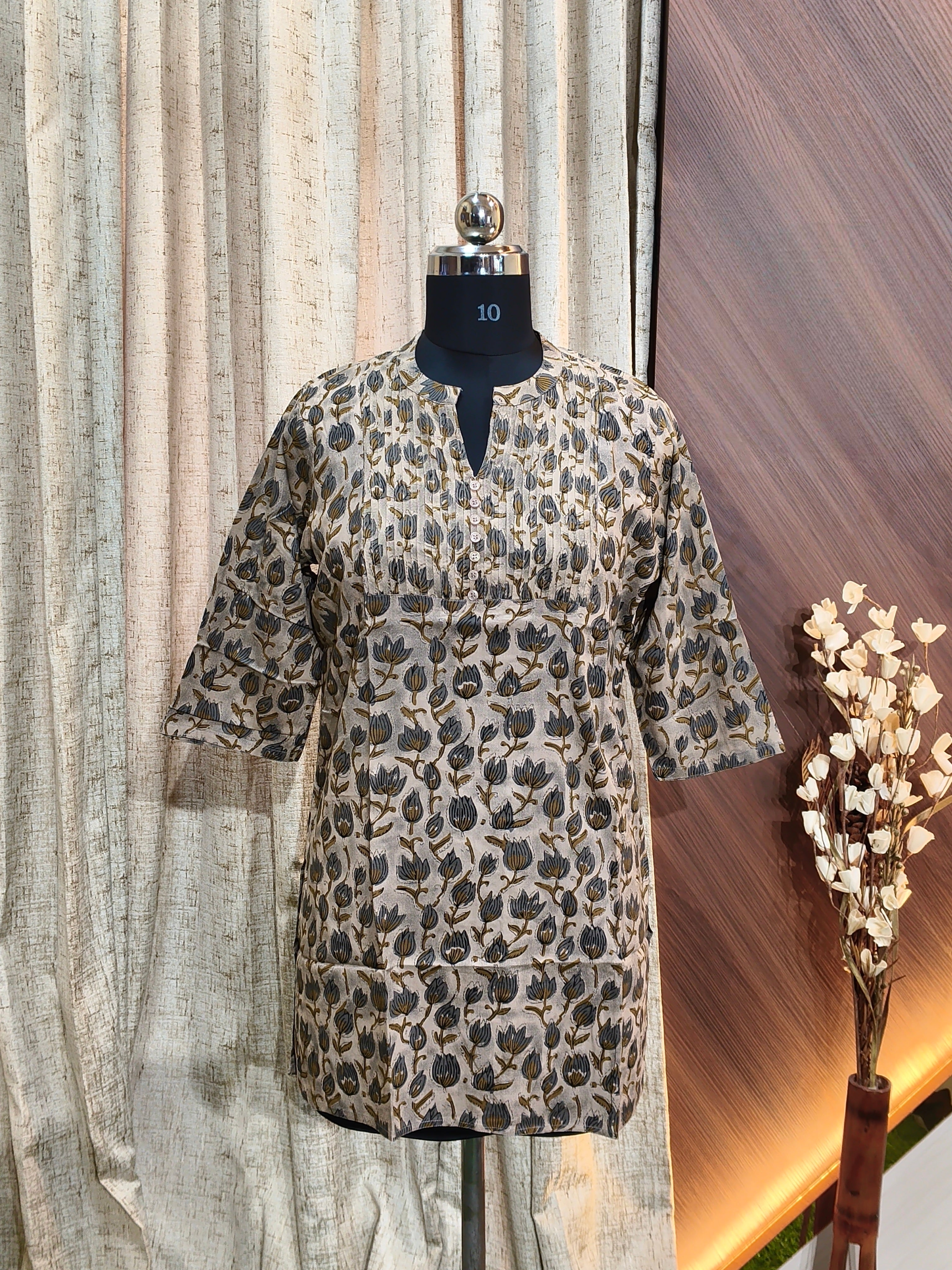 A 1008  - Short Kurtis