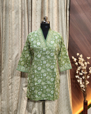 A 1009  - Short Kurtis