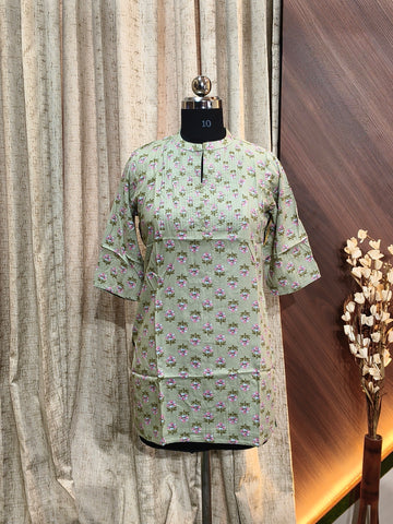 A 1021 - Short Kurtis