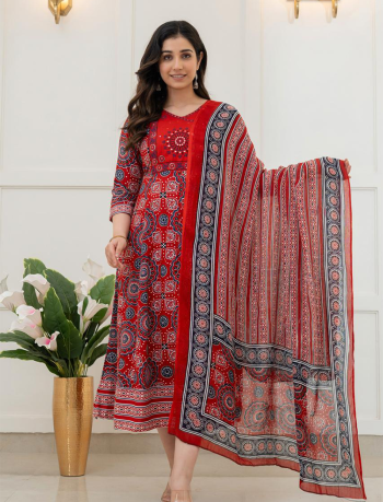 7040 -  Anarkali kurtis with duppatta