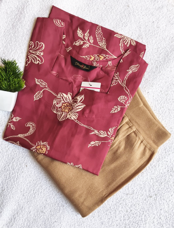 7761 - Kurti with Jeggings Combo